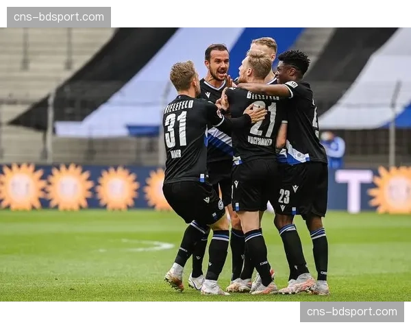 复盘沙尔克04关键保级战:未能把握定位球机会导致最终平局 复盘沙尔克04关键保级战:未能把握定位球机会导致最终平局