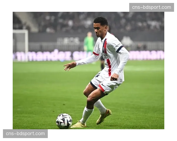 巴黎圣日耳曼客场3-0完胜昂热，李刚仁、马尤鲁、贝拉多建功